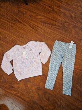 NWT Juicy Couture Girls 2 PC Set Size 5 Pink Fuzzy Sweater & Monogram Leggings